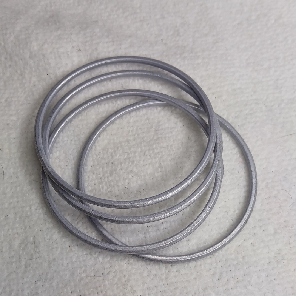 Chic Silver Toned Lightweight Bangle Bracelet Set